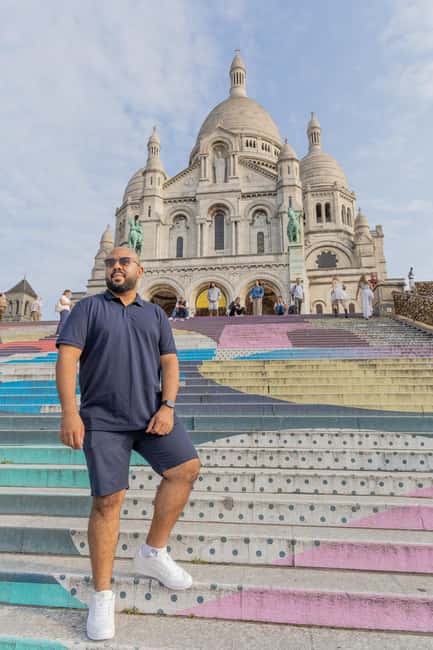 Montmartre Sacre Coeur area photoshoot by Paris photographer - Photographing outside Sacre Coeur