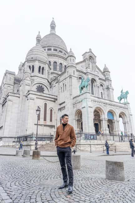 Montmartre Sacre Coeur area photoshoot by Paris photographer - How much value do you get for $39?