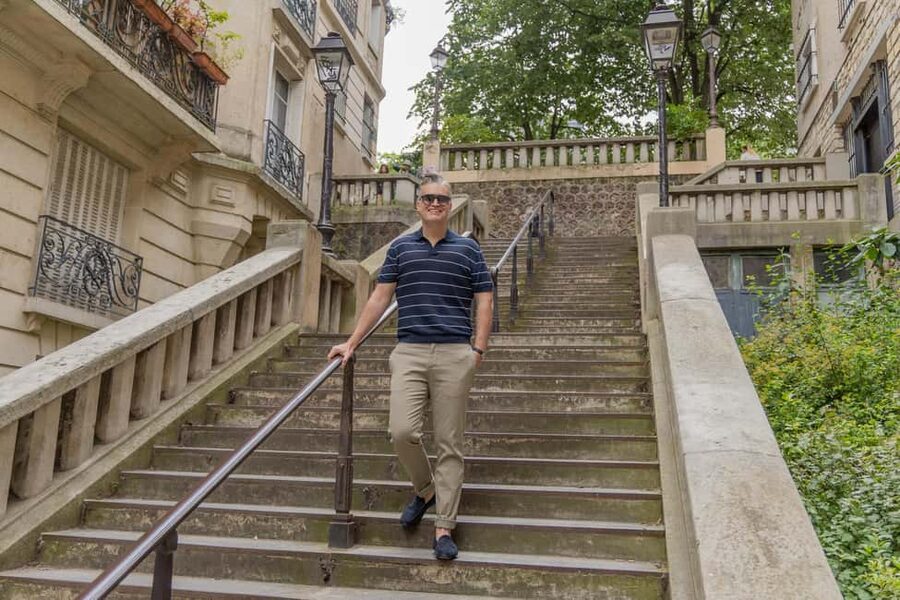 Montmartre Sacre Coeur area photoshoot by Paris photographer - Who should book this Montmartre shoot?
