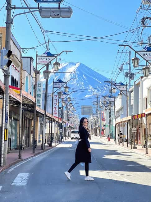 Mount Fuji 1-Day Trip: the Hottest Photography Tour - A quick photo stop at Lawson Kawaguchiko