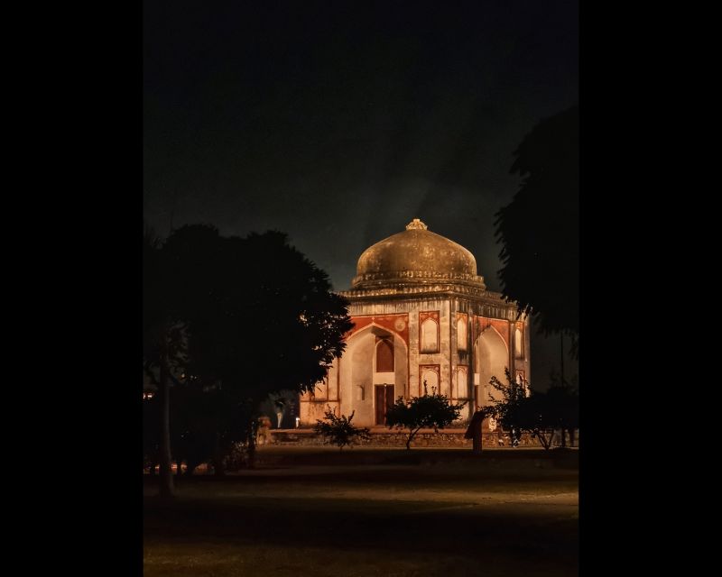 New Delhi: Guided Night Photography & Heritage Tour of Delhi - A second tuk-tuk ride and Gurudwara Bangla Sahib