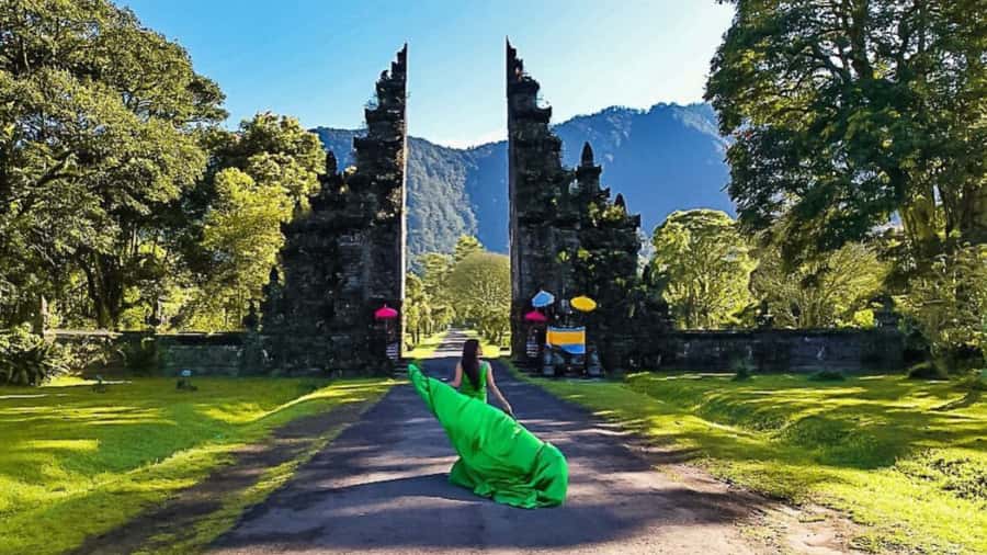 North Bali: Full-day Highlights Instagram Tour - Ulun Danu Temple and Lake Beratan