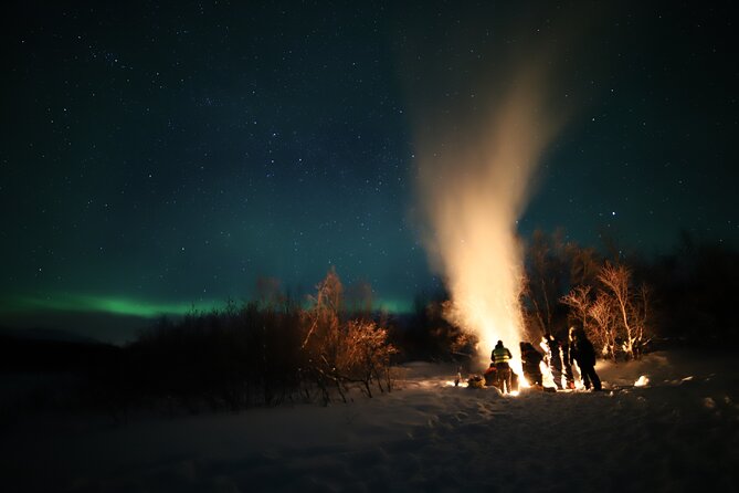 Northern Lights Photography Tour - BBQ snacks and hot drinks in the cold