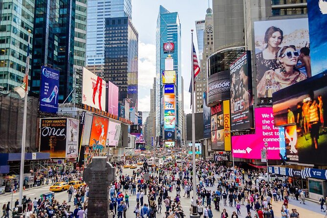 NYC Professional Photoshoot and Walking Tour with Private Guide - A private camera crew for your first hours in New York