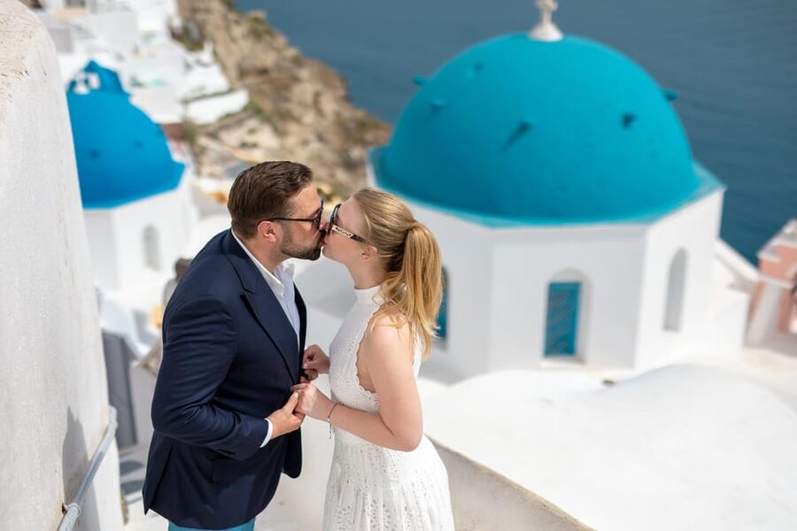 Oia: Couple photoshoot with 30 edited Photos - Key points at a glance