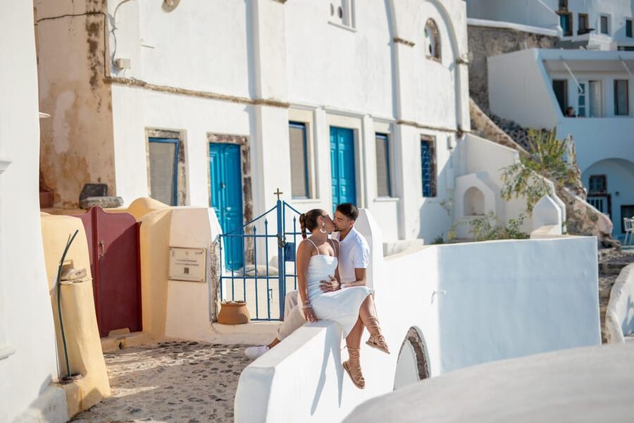 Oia: Couple photoshoot with 30 edited Photos - What the 30 to 60 minutes actually look like