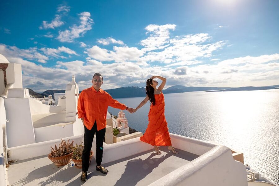 Oia: Couple photoshoot with 30 edited Photos - Who will enjoy this most