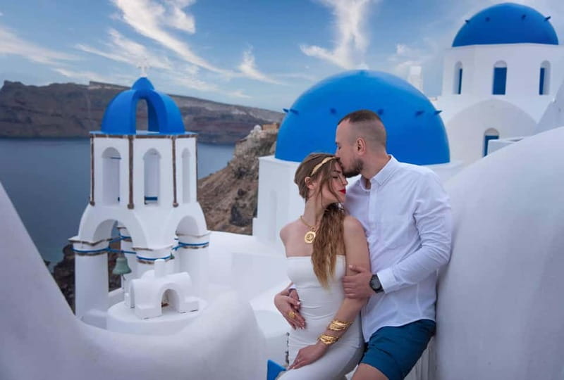 Oía: Santorini Professional Photoshoot with Edited Photos - Why a short Oia photoshoot can be worth it