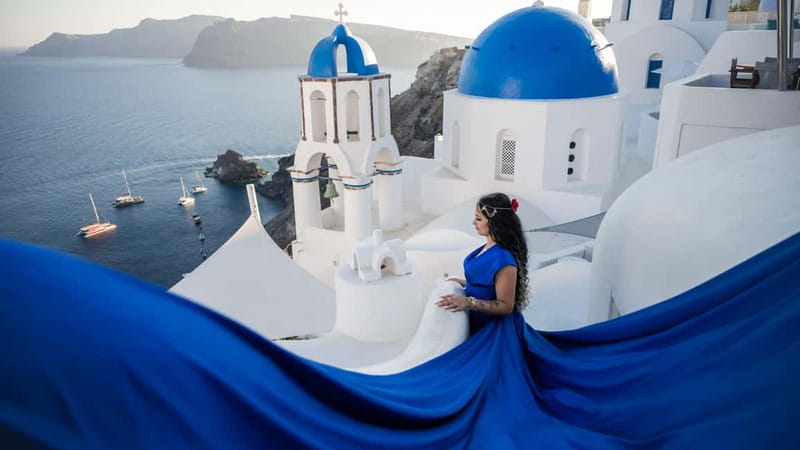 Oía: Santorini Professional Photoshoot with Edited Photos - Moving through Oia’s best photo spots