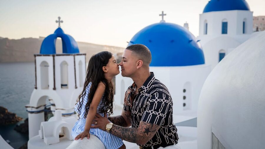 Oía: Santorini Professional Photoshoot with Edited Photos - What the photographer adds