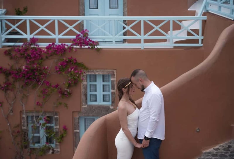 Oía: Santorini Professional Photoshoot with Edited Photos - Twenty-five edited photos, not raw files
