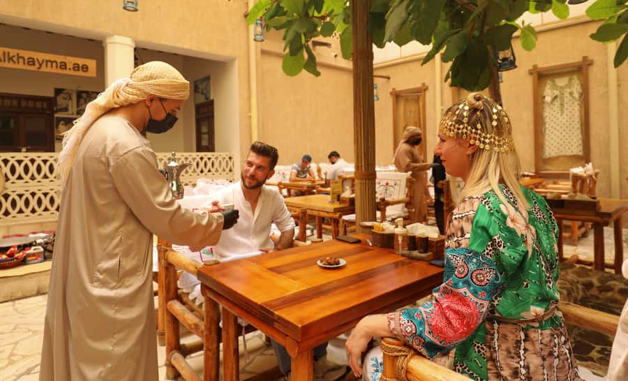 Old Dubai Guided Tour With Photographer: Souks & Street Food - Browsing the Gold Souk