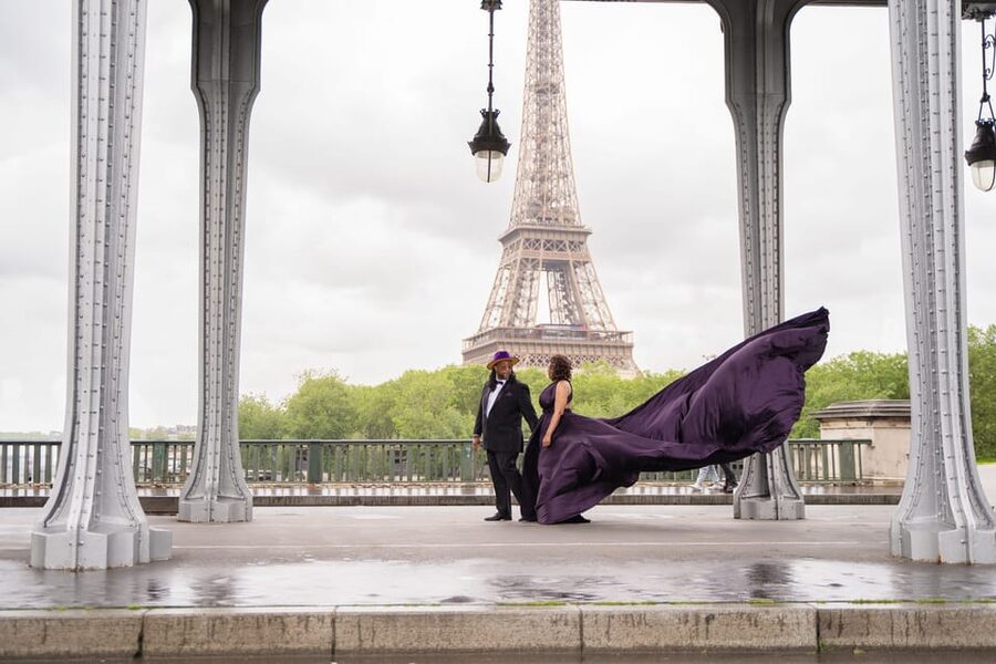 Paris: Eiffel Tower Flying-Dress Photoshoot jonadress - Trocadéro: the strongest Eiffel Tower backdrop