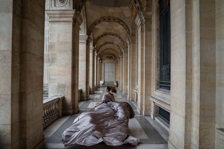 Paris: Eiffel Tower Flying-Dress Photoshoot jonadress - The Seine stop and the final images