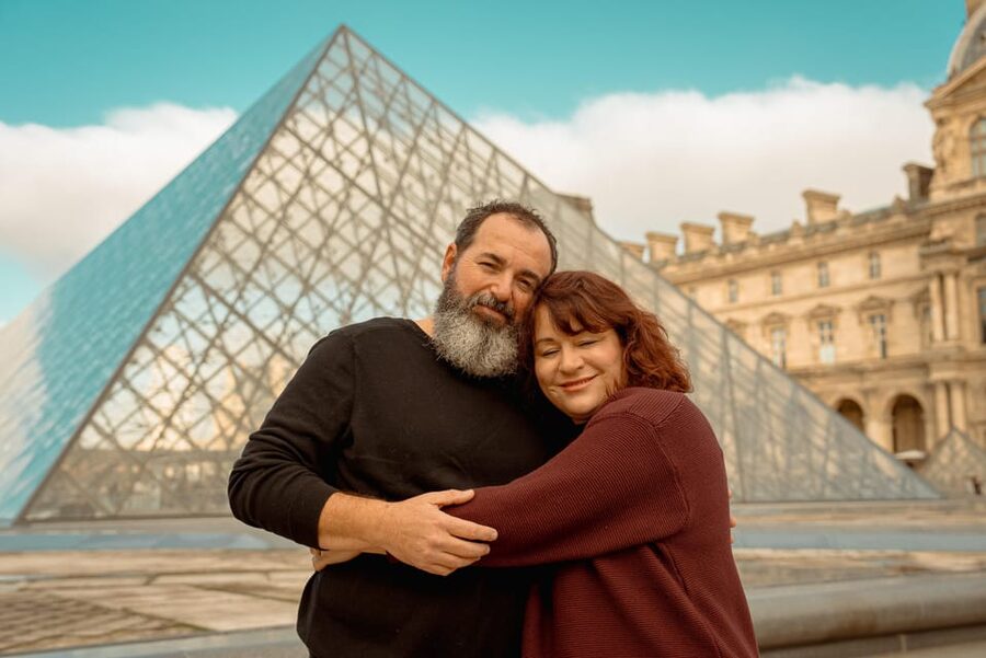 Paris: Eiffel Tower & Louvre Photoshoot (High End Edits) - A good choice for children, proposals, and formal portraits