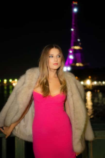 Paris: Eiffel Tower Night Photoshoot with 20 High End Edits - Why a night shoot near the Eiffel Tower works
