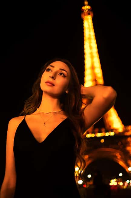 Paris: Eiffel Tower Night Photoshoot with 20 High End Edits - What the $114 price includes