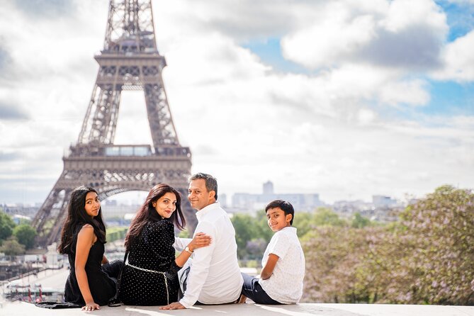Paris: Eiffel Tower or Louvre Photoshoot - Best Spots - A flat rate that works best for groups