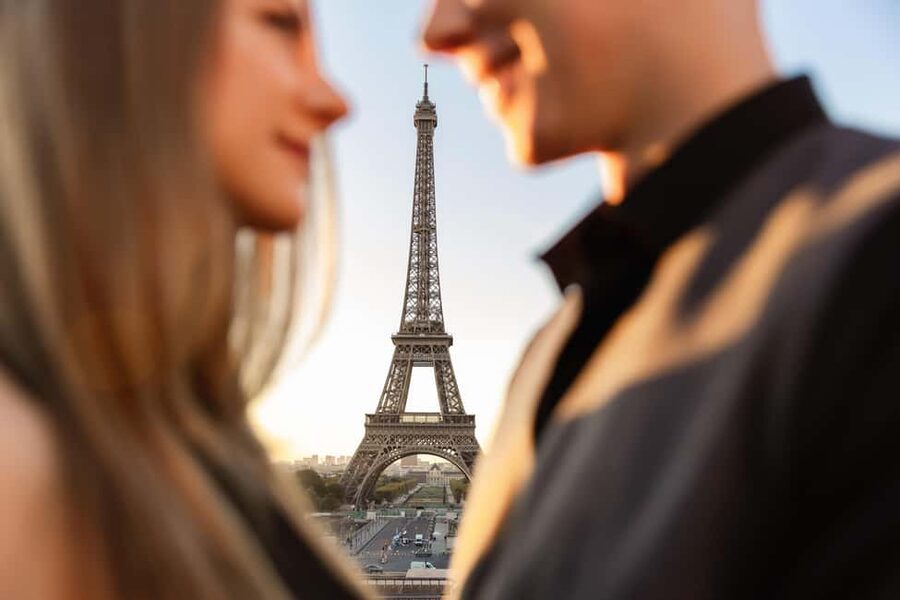 Paris: Eiffel Tower Photoshoot - Edited photos, delivery, and upgrade costs