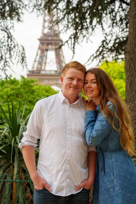 Paris: Eiffel Tower Photoshoot with a Professional - What the Eiffel Tower session is really like
