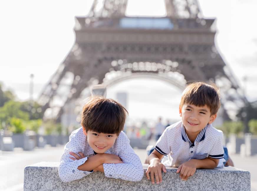 Paris: Eiffel Tower Premium Photoshoot - What happens during the 15-minute session