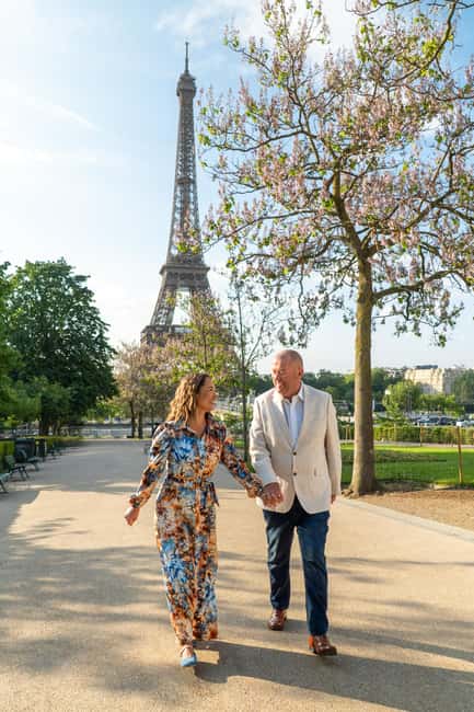 Paris: Eiffel Tower Private Professional Photoshoot - Key points at a glance