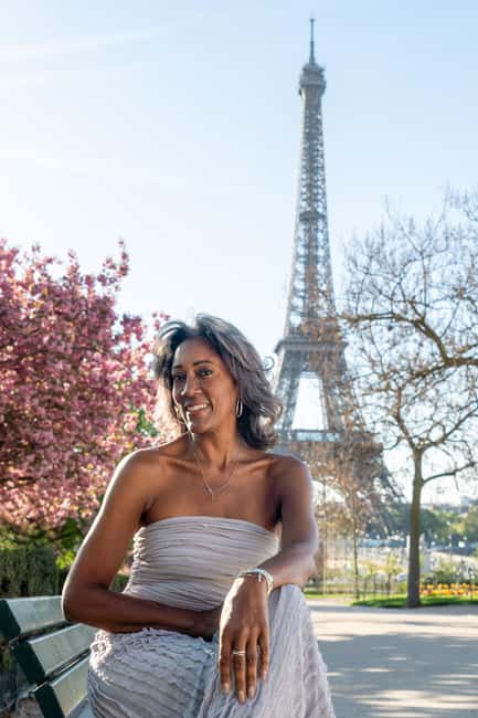 Paris: Eiffel Tower Private Professional Photoshoot - Who should book this experience