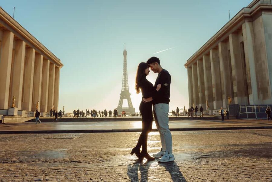Paris: Eiffel Tower Street Photoshoot - Starting at Chaillot National Theater