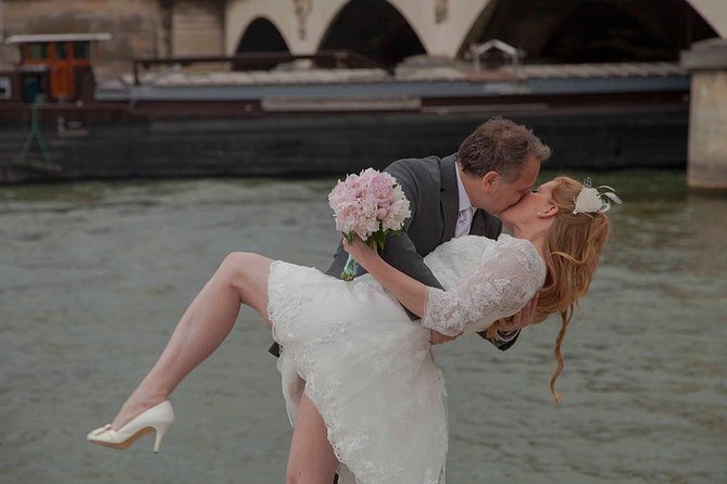 Paris Eiffel Tower Wedding Vows Renewal Ceremony with Photo Shoot - Île des Cygnes and Port Debilly
