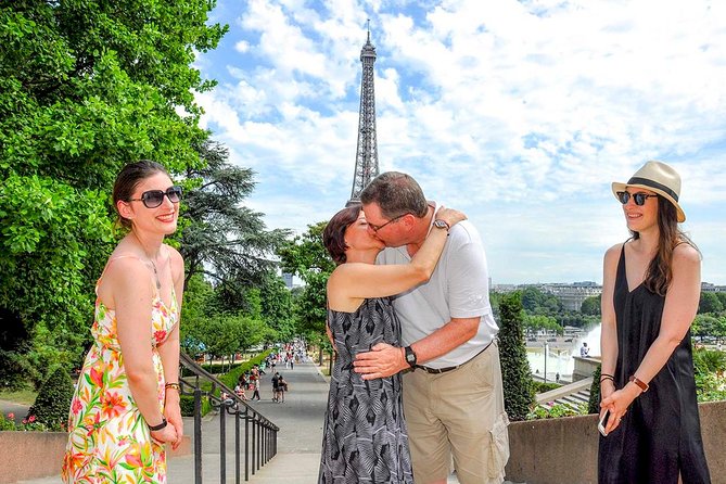 Paris Engagement Proposal Private Walking Tour with Professional Photographer - Choosing between the Louvre, Eiffel Tower, and other views