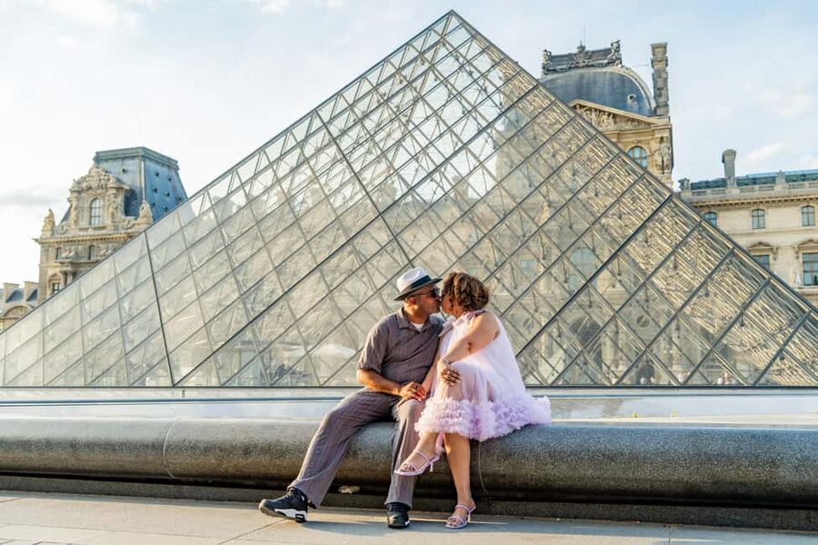 Paris: Louvre Photo Shoot - Why professional direction matters