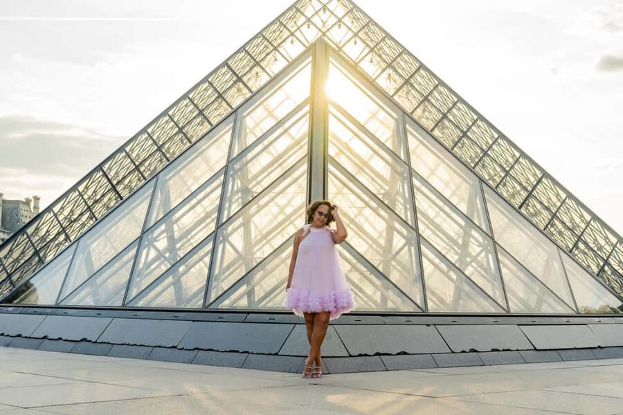 Paris: Louvre Photo Shoot - Who should book this experience?
