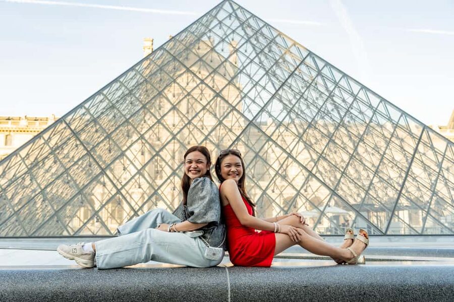 Paris: Louvre Photo Shoot - Meeting at Place Colette