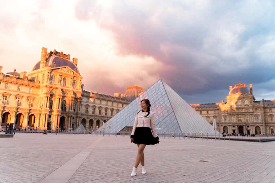 Paris: Louvre photoshoot or Seine bridges Eiffel Tower walk - What you receive after the session