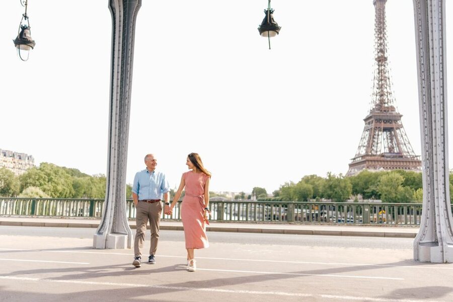 Paris: Photo Shoot with a Private Travel Photographer - Pont de Bir-Hakeim: Paris with strong lines and open views