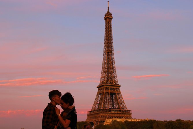 Paris Photo Shoot with Professional Photographer - Pont de Bir-Hakeim for graphic bridge photographs