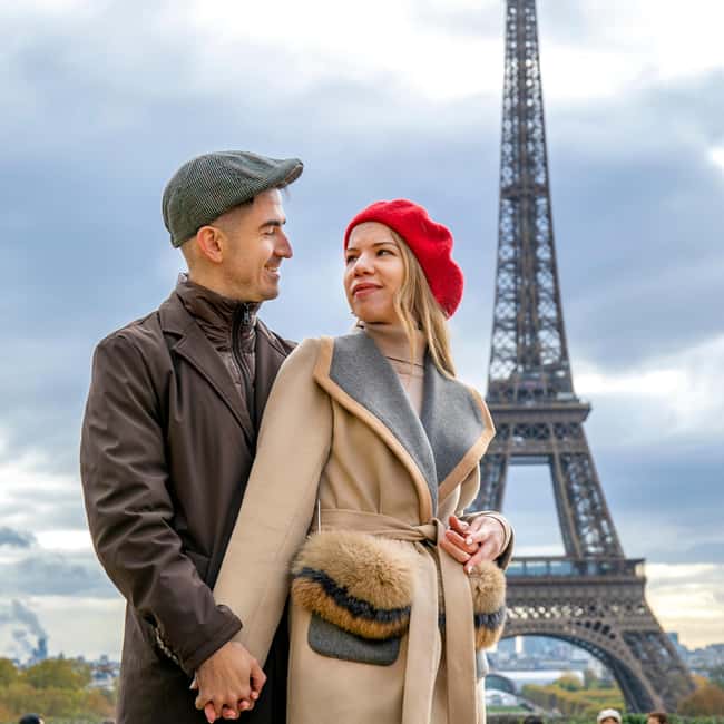 Paris: Photoshoot Around Eiffel Tower with 55 Edited Photos - Posing help for people who dislike cameras