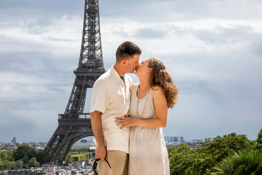 Paris: Photoshoot Around Eiffel Tower with 55 Edited Photos - Timing, weather, and what to wear
