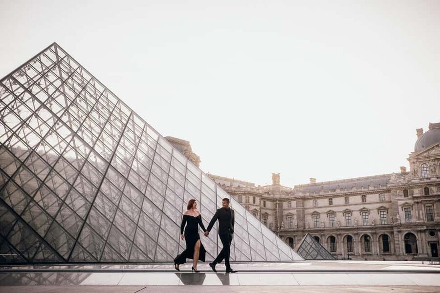Paris: Private Eiffel Tower Photoshoot for Couples & Family - Should you book this Eiffel Tower photoshoot?