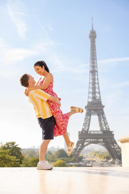 Paris: Private Photoshoot at the Eiffel Tower - Language, access, and practical planning