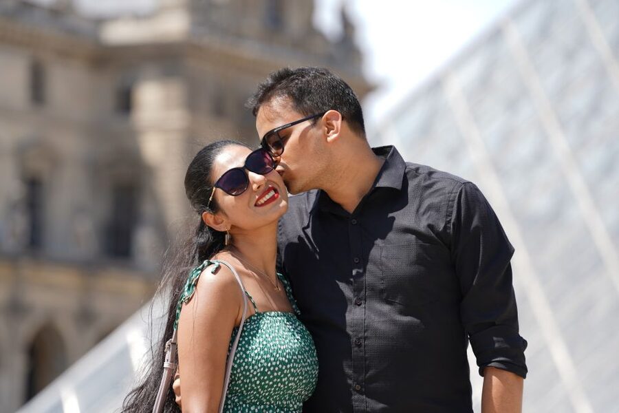 Paris: Private Photoshoot Outside the Louvre Museum - The photographers make the difference