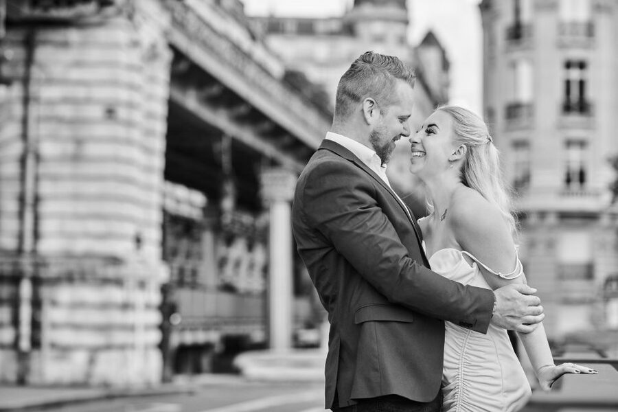 Paris: Private VIP Photoshoot with Experienced Photographer - Eiffel Tower views and Seine backdrops