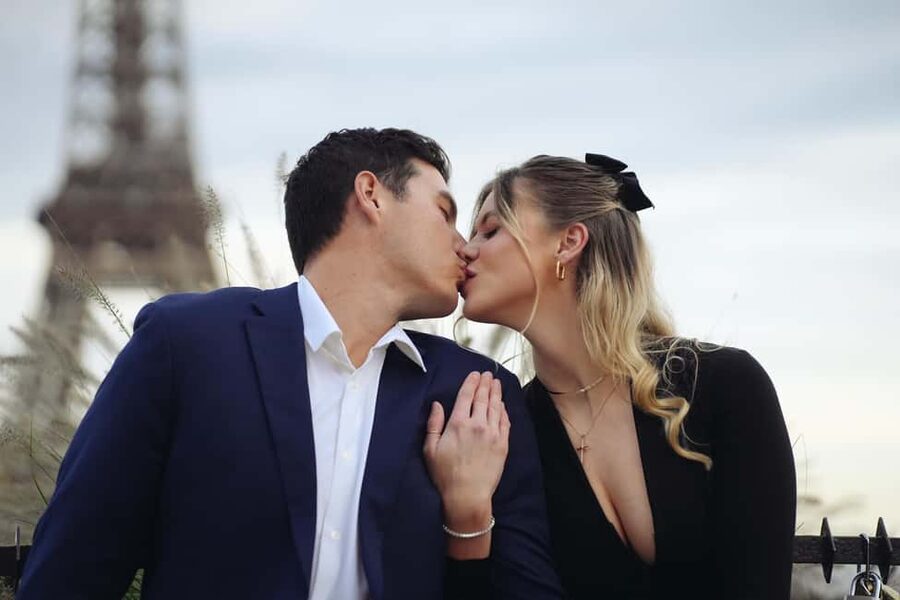 Paris: Professional Photoshoot by the Eiffel Tower - Timing, cancellation, and practical preparation