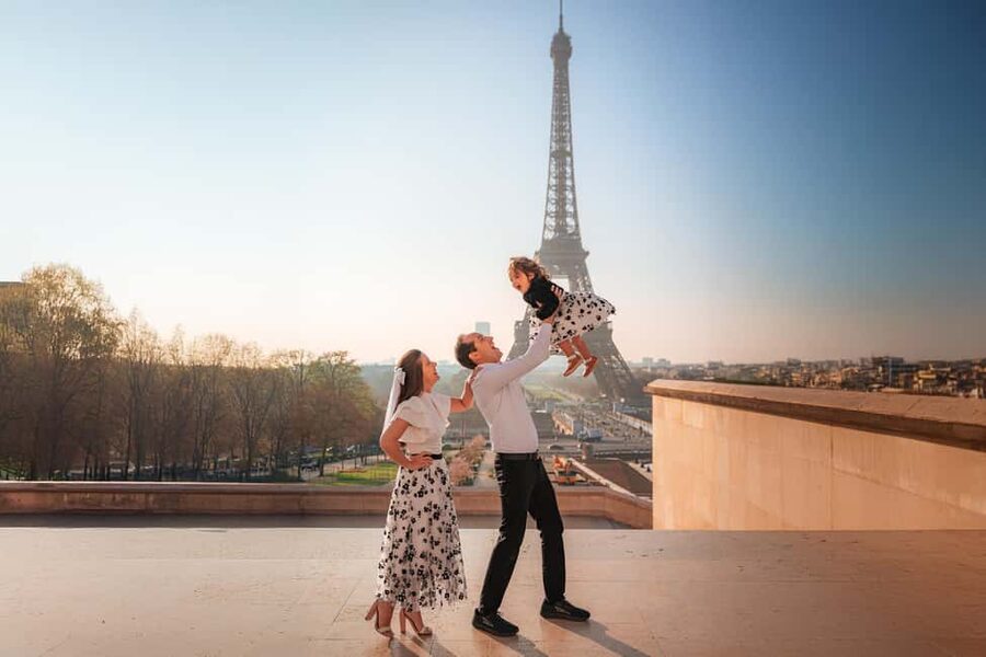 Paris: Professional Photoshoot with the Eiffel Tower - Posing help for people who feel awkward on camera