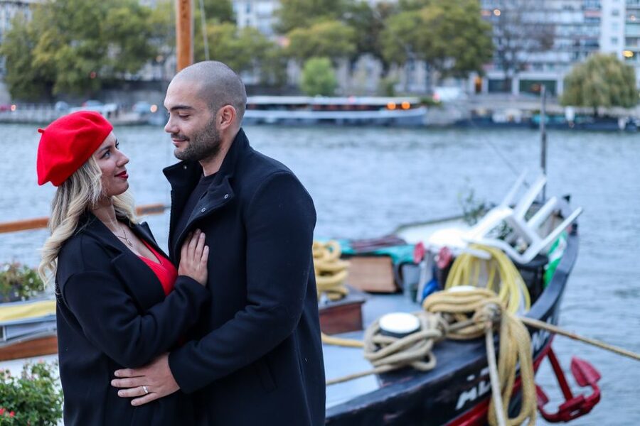 Paris: Romantic Photoshoot for Couples - Timing, crowds, and practical comfort