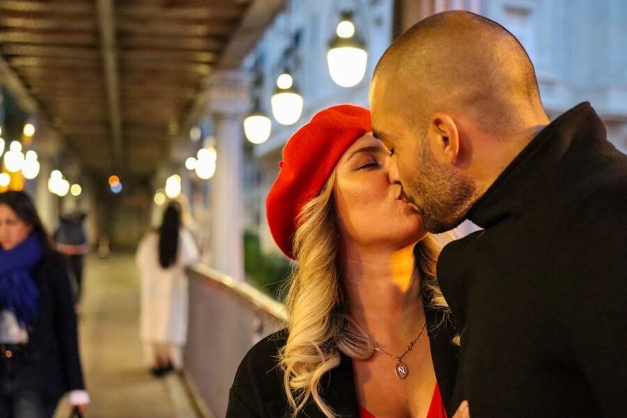 Paris: Romantic Photoshoot for Couples - Why professional direction makes a difference