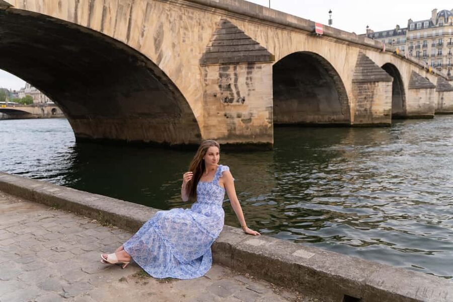Paris:sunset photoshoot in ❤️️ of Paris- Louvre Orsay Eiffel - The 30-minute option adds the Louvre Pyramid or Tuileries