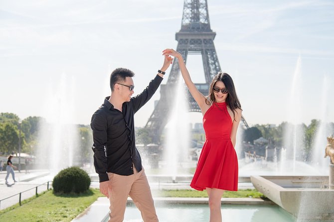Parisian Life Style Private Photo Shoot at Eiffel Tower - The photographer is part director, part problem solver