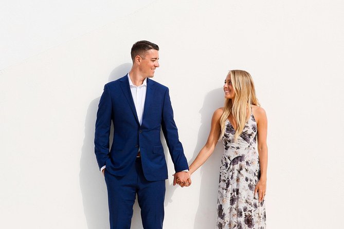Personal Travel and Vacation Photographer Tour in Santorini - Weather, heat, and clothing