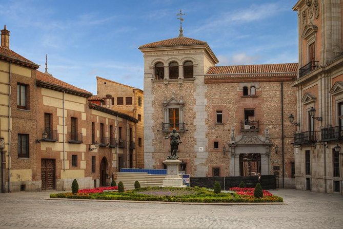 Photographic tour of Madrid with a professional photographer - Key points at a glance